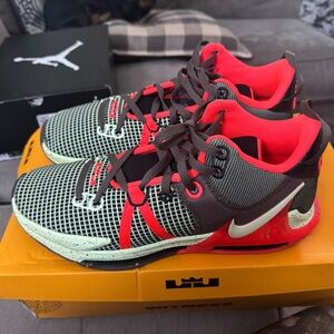 Men’s Nike LeBron Witness VII “Crimson Alligator”